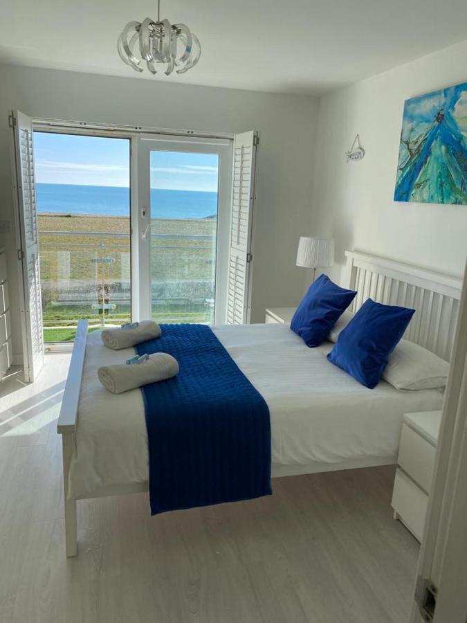 Luxury Beachfront Outstanding 2 Bedroom Apartment Eastbourne Bagian luar foto